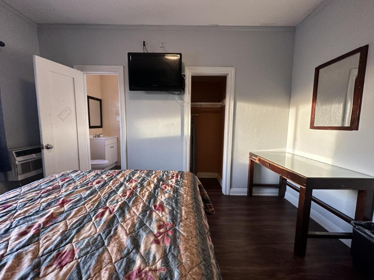 Unity Hotel - No Parking & Rooms Are Upstairs Long Beach Esterno foto