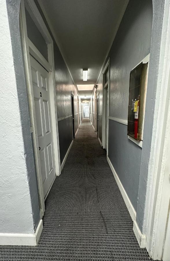 Unity Hotel - No Parking & Rooms Are Upstairs Long Beach Esterno foto